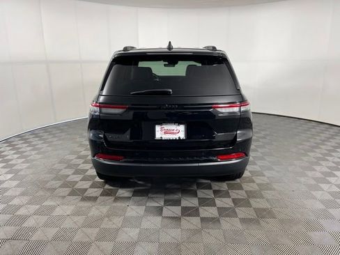 Used 2025 Jeep Grand Cherokee Limited AWD/4WD image 6