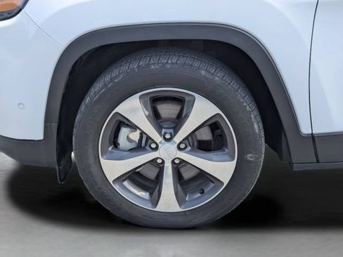Used 2019 Jeep Cherokee Limited w/ Technology Group FWD image 17
