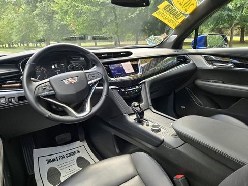 Used 2025 Cadillac XT6 Premium Luxury image 16