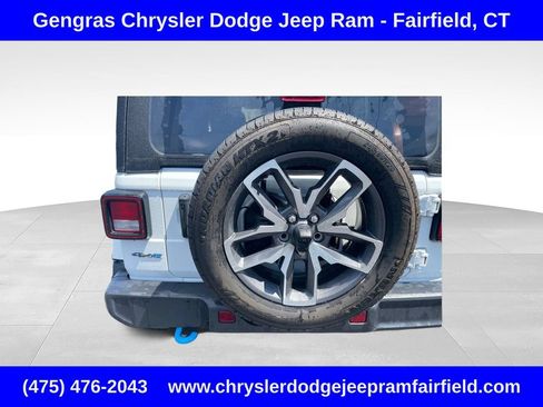 Used 2024 Jeep Wrangler Unlimited w/ Convenience Group AWD/4WD image 11