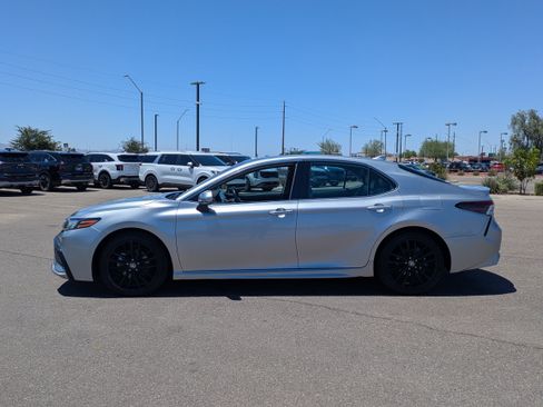 Used 2024 Toyota Camry XSE FWD image 2