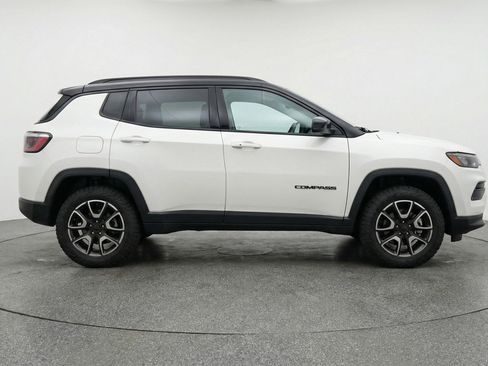Used 2025 Jeep Compass Trailhawk AWD/4WD image 11