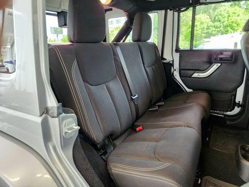 Used 2013 Jeep Wrangler Unlimited Sahara w/ Connectivity Group AWD/4WD image 6