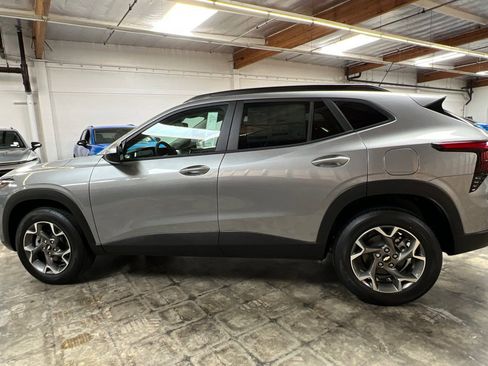 Used 2025 Chevrolet Trax LT w/ Driver Confidence Package FWD image 7