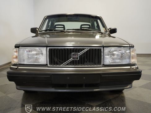 Used 1988 Volvo 240 Sedan RWD image 18