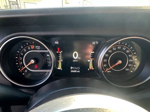 Used 2022 Jeep Wrangler Unlimited Sahara image 15