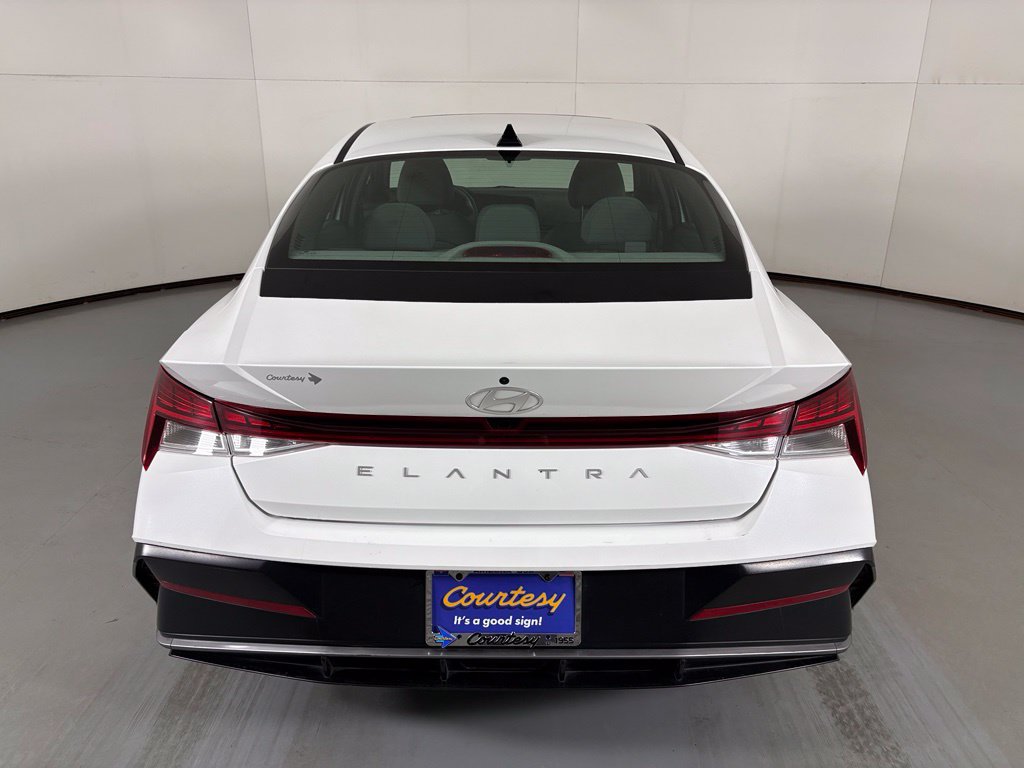 Used 2024 Hyundai Elantra SEL w/ Convenience Package FWD image 7