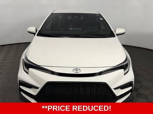 Used 2025 Toyota Corolla SE FWD image 2