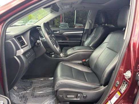 Used 2019 Toyota Highlander XLE AWD/4WD image 10