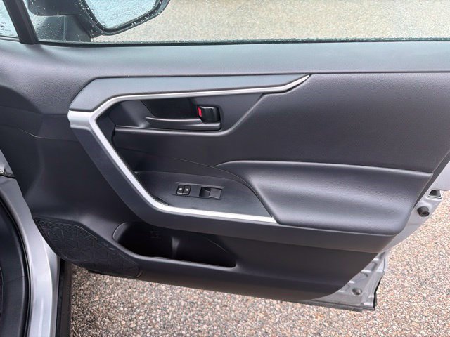 Used 2025 Toyota RAV4 LE AWD/4WD image 19