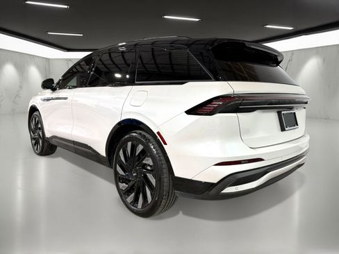 Used 2025 Lincoln Nautilus Reserve w/ Jet Appearance Package image 3