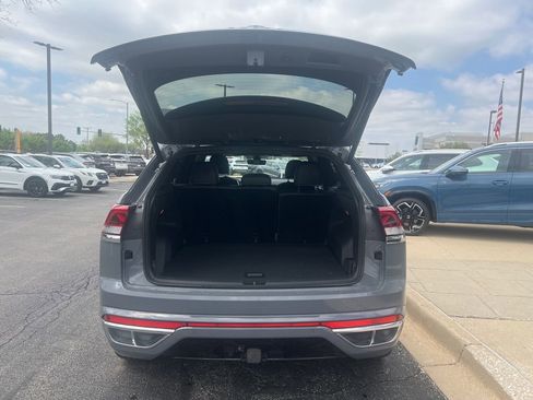 Used 2022 Volkswagen Atlas Cross Sport SEL R-Line image 19