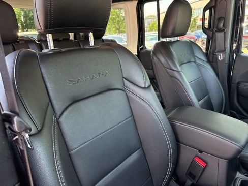 Used 2023 Jeep Wrangler Unlimited Sahara AWD/4WD image 25