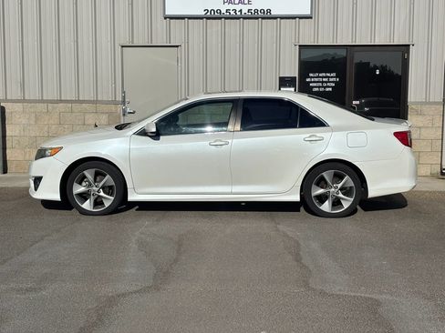 Used 2014 Toyota Camry SE FWD image 6