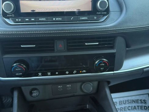 Used 2024 Nissan Rogue SV AWD/4WD image 18