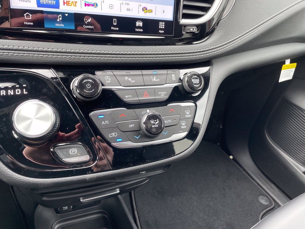 New 2026 Chrysler Pacifica Select AWD/4WD image 19