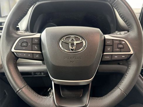 Certified 2024 Toyota Sienna XLE FWD image 16