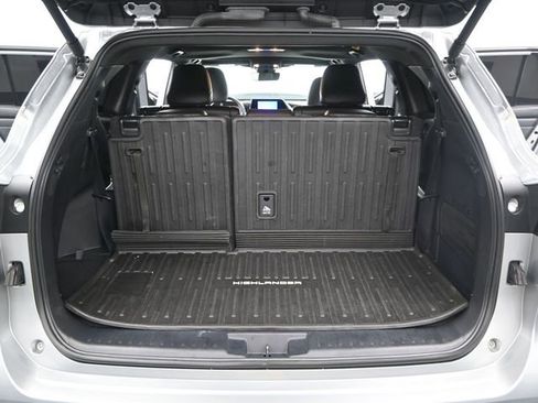 Used 2024 Toyota Highlander XSE image 17