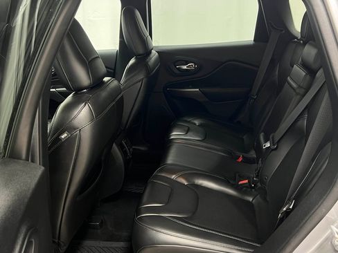 Used 2019 Jeep Cherokee Latitude Plus image 27