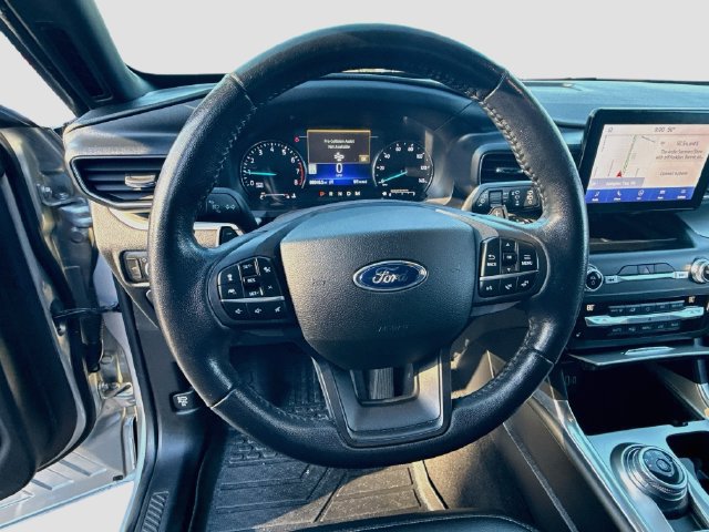 Used 2020 Ford Explorer XLT w/ Equipment Group 202A AWD/4WD image 16
