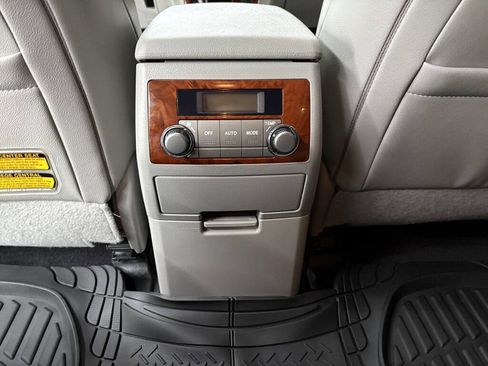 Used 2013 Toyota Highlander Limited image 13