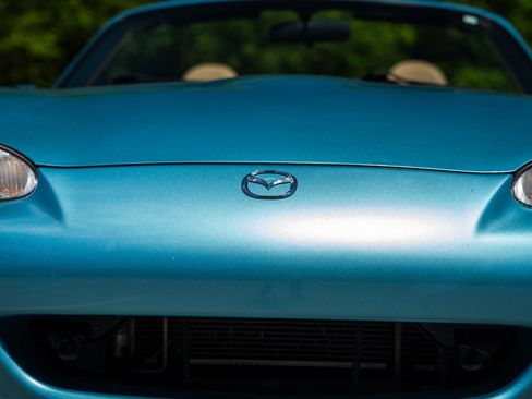 Used 2001 MAZDA MX-5 Miata RWD image 27
