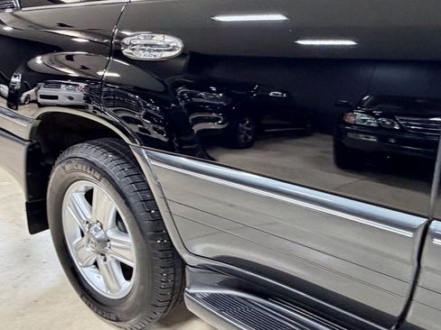 Used 2007 Lexus LX 470 4WD w/ Limited Edition image 25