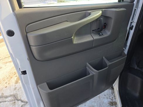 Used 2015 Chevrolet Express 2500 image 17
