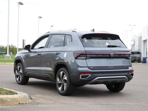 New 2025 Volkswagen Taos SE image 3