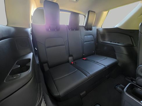 Used 2025 Nissan Pathfinder SL w/ SL Premium Package AWD/4WD image 8