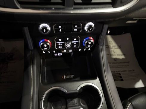 Used 2023 GMC Yukon SLT w/ SLT Luxury Package AWD/4WD image 19
