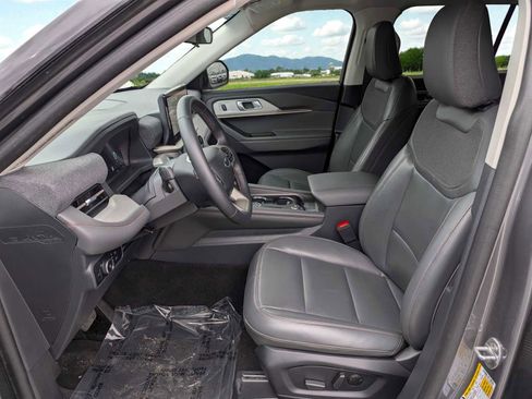 Certified 2025 Ford Explorer Active w/ Active Comfort Package image 16