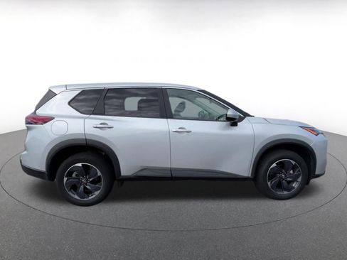 Used 2025 Nissan Rogue SV FWD image 17
