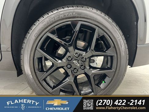 Used 2025 Chevrolet Traverse RS image 20