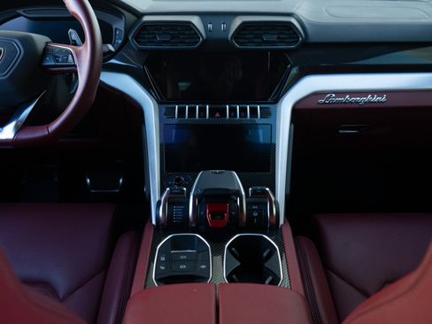 Used 2021 Lamborghini Urus image 23