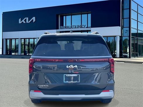 New 2026 Kia Carnival EX image 5