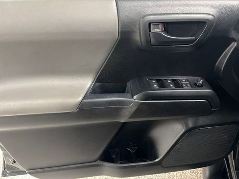 Used 2019 Toyota Tacoma SR image 10