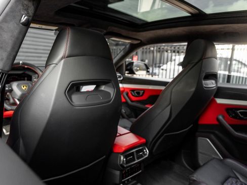 Used 2022 Lamborghini Urus AWD/4WD image 26