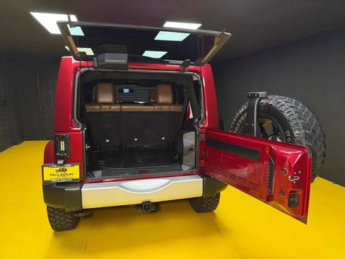Used 2012 Jeep Wrangler Unlimited Sahara w/ Connectivity Group AWD/4WD image 12