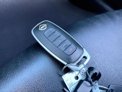 Used 2024 Nissan Sentra SR w/ SR Premium Package image 15