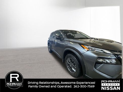 Used 2025 Nissan Rogue S image 3