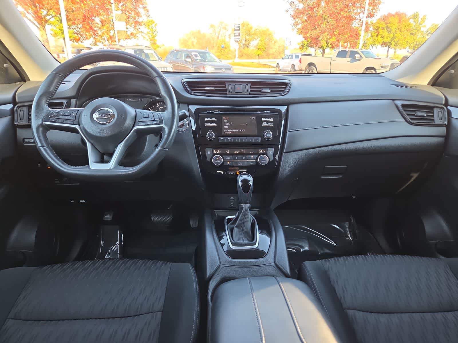 Used 2017 Nissan Rogue SV w/ Midnight Edition AWD/4WD image 18