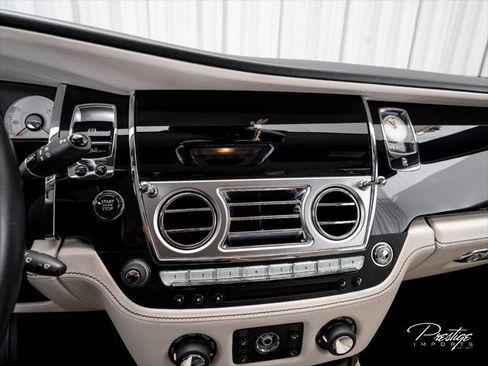 Used 2016 Rolls-Royce Wraith RWD image 30