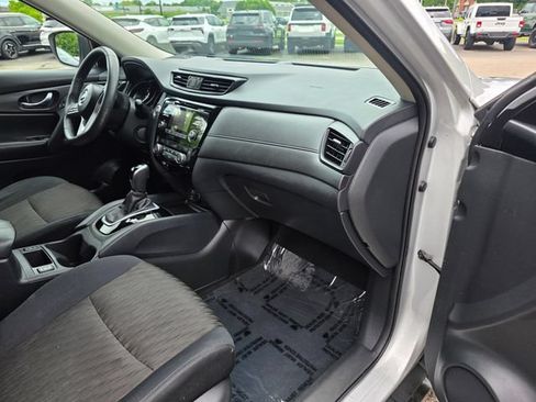 Used 2017 Nissan Rogue SV AWD/4WD image 9