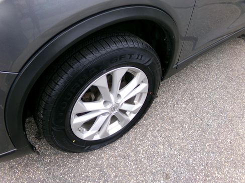 Used 2015 Nissan Rogue SV image 9