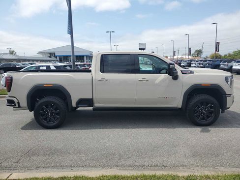 New 2026 GMC Sierra 3500 AT4 w/ AT4 Premium Plus Package AWD/4WD image 7