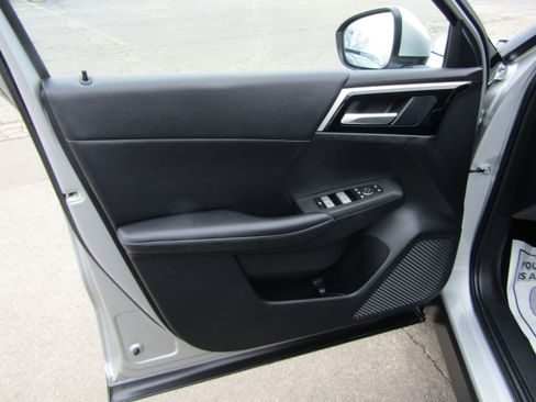 Used 2023 Mitsubishi Outlander SE image 11