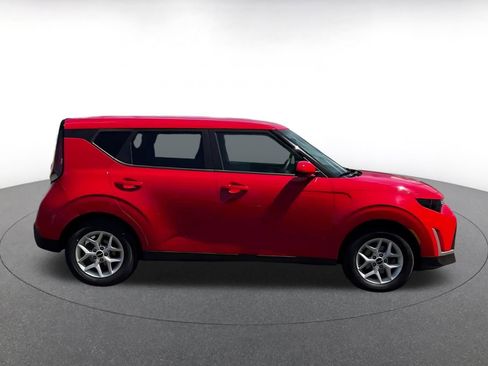 Used 2025 Kia Soul LX w/ LX Technology Package FWD image 16