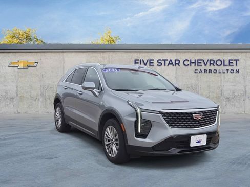 Used 2025 Cadillac XT4 Premium Luxury FWD image 2