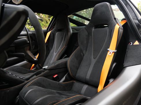 Used 2024 McLaren 750S RWD image 16